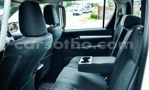 Buy Used Toyota Hilux White Car in Maseru in Maseru Buy Used Toyota Hilux White Car in Maseru in Maseru