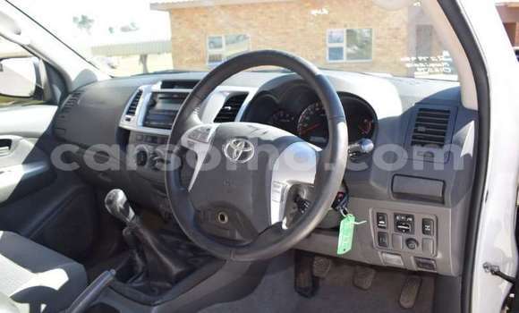 اشتري مستعمل Toyota Hilux White سيارة في Maseru في Maseru اشتري مستعمل Toyota Hilux White سيارة في Maseru في Maseru