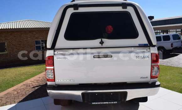 اشتري مستعمل Toyota Hilux White سيارة في Maseru في Maseru اشتري مستعمل Toyota Hilux White سيارة في Maseru في Maseru