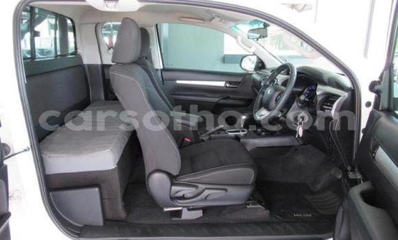 اشتري مستعمل Toyota Hilux White سيارة في Maseru في Maseru اشتري مستعمل Toyota Hilux White سيارة في Maseru في Maseru