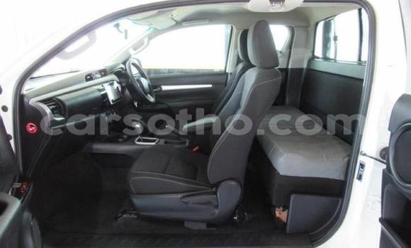 اشتري مستعمل Toyota Hilux White سيارة في Maseru في Maseru اشتري مستعمل Toyota Hilux White سيارة في Maseru في Maseru