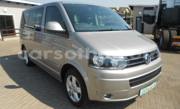 Sayi Na hannu Volkswagen Caravelle Silver Mota in Maseru a Maseru Sayi Na hannu Volkswagen Caravelle Silver Mota in Maseru a Maseru