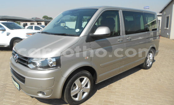 Sayi Na hannu Volkswagen Caravelle Silver Mota in Maseru a Maseru Sayi Na hannu Volkswagen Caravelle Silver Mota in Maseru a Maseru