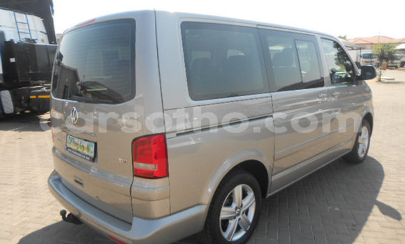 Sayi Na hannu Volkswagen Caravelle Silver Mota in Maseru a Maseru Sayi Na hannu Volkswagen Caravelle Silver Mota in Maseru a Maseru
