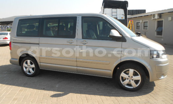 Sayi Na hannu Volkswagen Caravelle Silver Mota in Maseru a Maseru Sayi Na hannu Volkswagen Caravelle Silver Mota in Maseru a Maseru