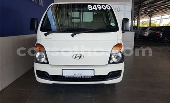 Buy Used Hyundai H200 White Car in Maseru in Maseru Buy Used Hyundai H200 White Car in Maseru in Maseru