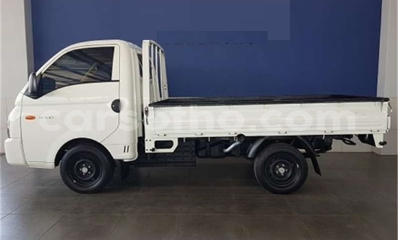 Buy Used Hyundai H200 White Car in Maseru in Maseru Buy Used Hyundai H200 White Car in Maseru in Maseru