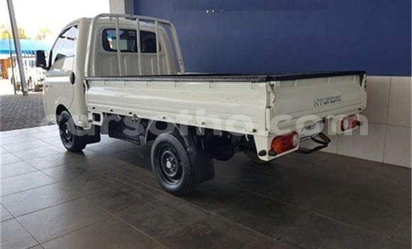 Buy Used Hyundai H200 White Car in Maseru in Maseru Buy Used Hyundai H200 White Car in Maseru in Maseru