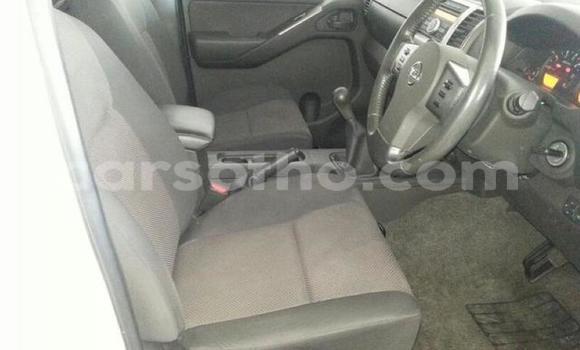 Sayi Na hannu Nissan Navara White Mota in Maseru a Maseru Sayi Na hannu Nissan Navara White Mota in Maseru a Maseru