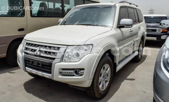 Sayi Imported Mitsubishi Pajero White Mota in Import - Dubai a Maseru Sayi Imported Mitsubishi Pajero White Mota in Import - Dubai a Maseru