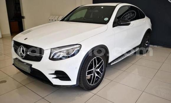 Sayi Na hannu Mercedes-Benz GLC White Mota in Butha–Buthe a Thaba-Tseka Sayi Na hannu Mercedes-Benz GLC White Mota in Butha–Buthe a Thaba-Tseka