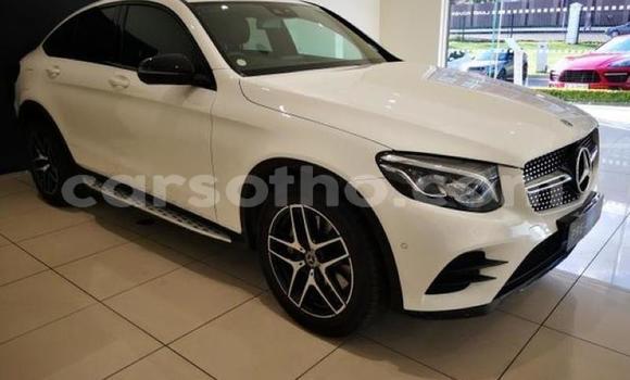 Sayi Na hannu Mercedes-Benz GLC White Mota in Butha–Buthe a Thaba-Tseka Sayi Na hannu Mercedes-Benz GLC White Mota in Butha–Buthe a Thaba-Tseka