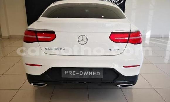 Sayi Na hannu Mercedes-Benz GLC White Mota in Butha–Buthe a Thaba-Tseka Sayi Na hannu Mercedes-Benz GLC White Mota in Butha–Buthe a Thaba-Tseka