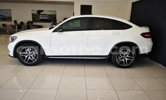Sayi Na hannu Mercedes-Benz GLC White Mota in Butha–Buthe a Thaba-Tseka Sayi Na hannu Mercedes-Benz GLC White Mota in Butha–Buthe a Thaba-Tseka