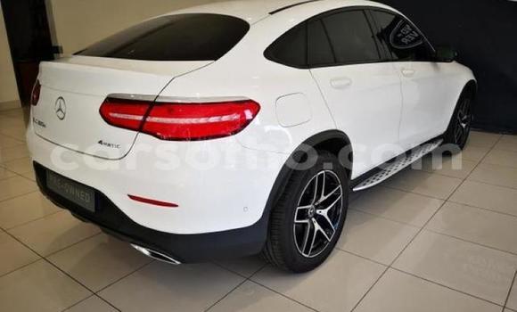Sayi Na hannu Mercedes-Benz GLC White Mota in Butha–Buthe a Thaba-Tseka Sayi Na hannu Mercedes-Benz GLC White Mota in Butha–Buthe a Thaba-Tseka