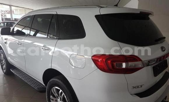 Sayi Na hannu Ford Everest White Mota in Maseru a Maseru Sayi Na hannu Ford Everest White Mota in Maseru a Maseru