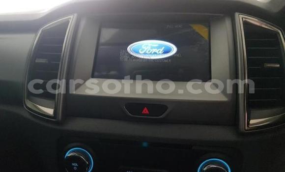 Sayi Na hannu Ford Everest White Mota in Maseru a Maseru Sayi Na hannu Ford Everest White Mota in Maseru a Maseru