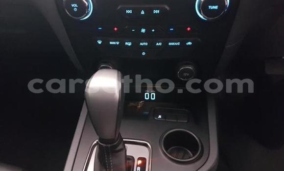 Sayi Na hannu Ford Everest White Mota in Maseru a Maseru Sayi Na hannu Ford Everest White Mota in Maseru a Maseru