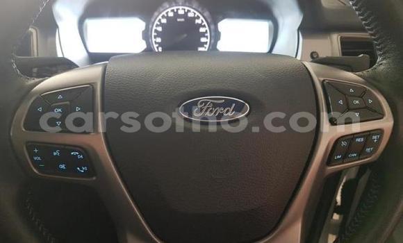 Sayi Na hannu Ford Everest White Mota in Maseru a Maseru Sayi Na hannu Ford Everest White Mota in Maseru a Maseru