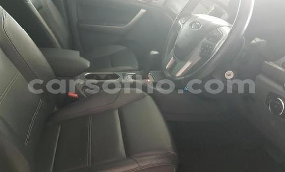 Sayi Na hannu Ford Everest White Mota in Maseru a Maseru Sayi Na hannu Ford Everest White Mota in Maseru a Maseru