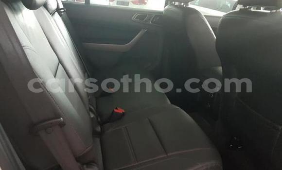 Sayi Na hannu Ford Everest White Mota in Maseru a Maseru Sayi Na hannu Ford Everest White Mota in Maseru a Maseru