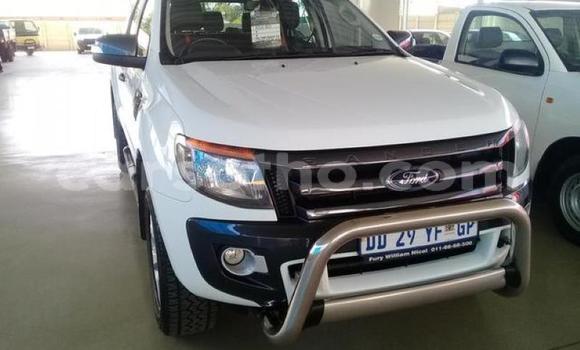 Sayi Na hannu Ford Ranger White Mota in Maseru a Maseru Sayi Na hannu Ford Ranger White Mota in Maseru a Maseru