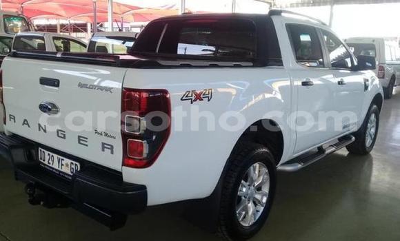 Sayi Na hannu Ford Ranger White Mota in Maseru a Maseru Sayi Na hannu Ford Ranger White Mota in Maseru a Maseru