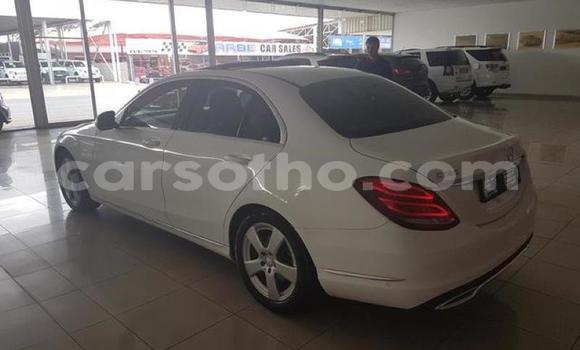 Sayi Na hannu Mercedes-Benz C–Class White Mota in Maseru a Maseru Sayi Na hannu Mercedes-Benz C–Class White Mota in Maseru a Maseru