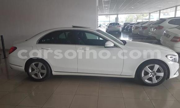 Sayi Na hannu Mercedes-Benz C–Class White Mota in Maseru a Maseru Sayi Na hannu Mercedes-Benz C–Class White Mota in Maseru a Maseru