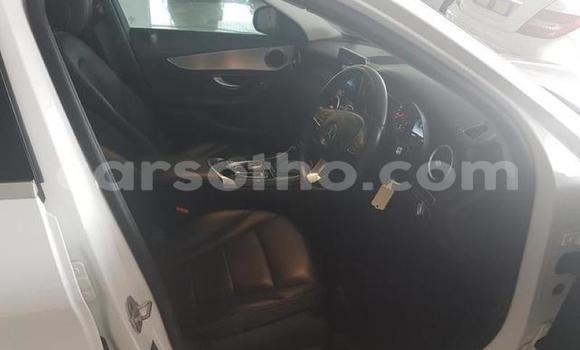 Sayi Na hannu Mercedes-Benz C–Class White Mota in Maseru a Maseru Sayi Na hannu Mercedes-Benz C–Class White Mota in Maseru a Maseru