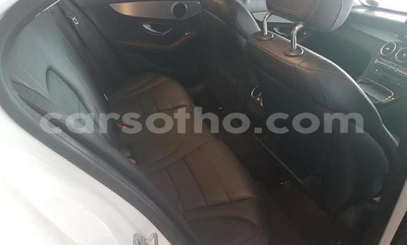 Sayi Na hannu Mercedes-Benz C–Class White Mota in Maseru a Maseru Sayi Na hannu Mercedes-Benz C–Class White Mota in Maseru a Maseru