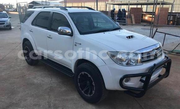 Acheter Occasion Voiture Toyota Fortuner Blanc à Maputsoa, Leribe Acheter Occasion Voiture Toyota Fortuner Blanc à Maputsoa, Leribe
