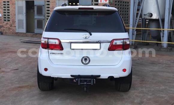 Acheter Occasion Voiture Toyota Fortuner Blanc à Maputsoa, Leribe Acheter Occasion Voiture Toyota Fortuner Blanc à Maputsoa, Leribe
