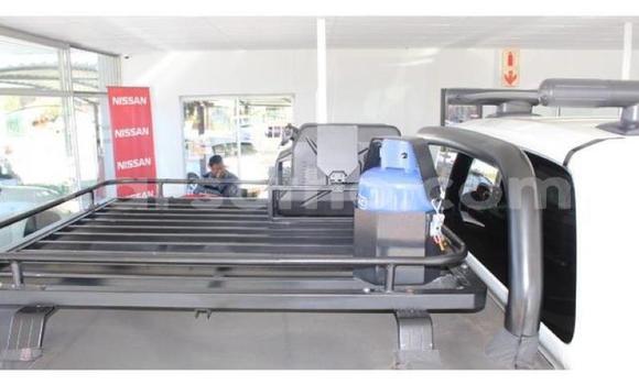Acheter Occasion Voiture Nissan Navara Blanc à Butha–Buthe, Thaba-Tseka Acheter Occasion Voiture Nissan Navara Blanc à Butha–Buthe, Thaba-Tseka