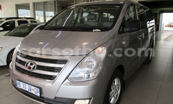 Sayi Na hannu Hyundai H1 Silver Mota in Maseru a Maseru Sayi Na hannu Hyundai H1 Silver Mota in Maseru a Maseru