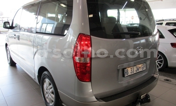 Sayi Na hannu Hyundai H1 Silver Mota in Maseru a Maseru Sayi Na hannu Hyundai H1 Silver Mota in Maseru a Maseru