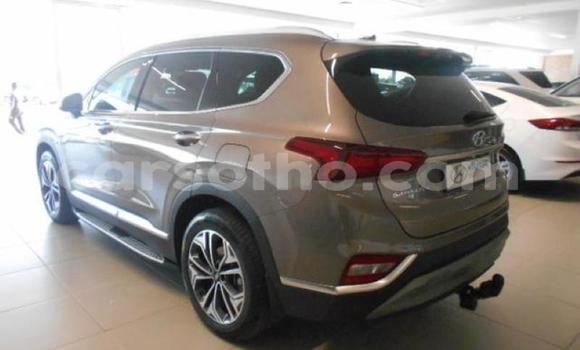 Sayi Na hannu Hyundai Santa Fe Beige Mota in Maseru a Maseru Sayi Na hannu Hyundai Santa Fe Beige Mota in Maseru a Maseru