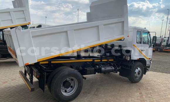 اشتري مستعمل Nissan UD White شاحنة في Maseru في Maseru اشتري مستعمل Nissan UD White شاحنة في Maseru في Maseru