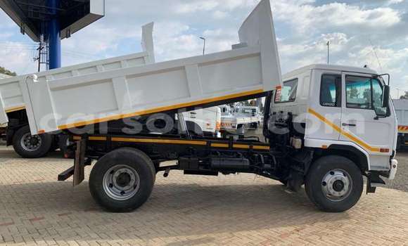 اشتري مستعمل Nissan UD White شاحنة في Maseru في Maseru اشتري مستعمل Nissan UD White شاحنة في Maseru في Maseru