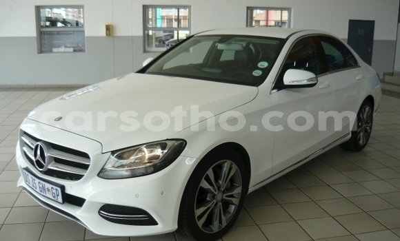 Acheter Occasion Voiture Mercedes-Benz C–Class Blanc à Import - Dubai, Maseru Acheter Occasion Voiture Mercedes-Benz C–Class Blanc à Import - Dubai, Maseru