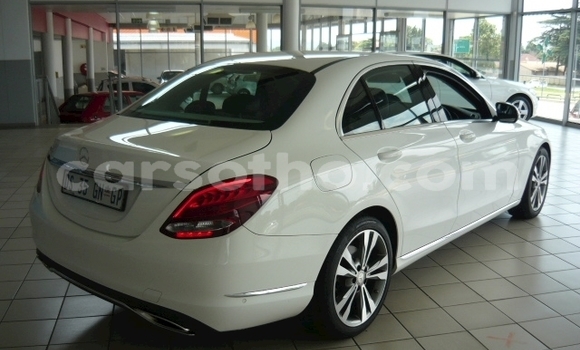 Acheter Occasion Voiture Mercedes-Benz C–Class Blanc à Import - Dubai, Maseru Acheter Occasion Voiture Mercedes-Benz C–Class Blanc à Import - Dubai, Maseru