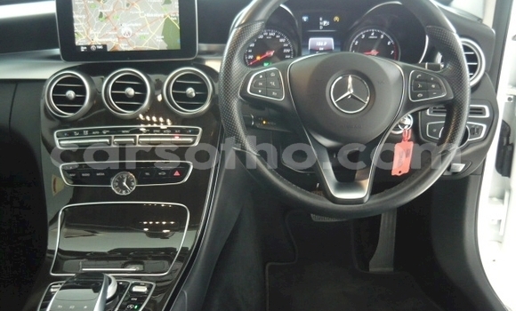 Acheter Occasion Voiture Mercedes-Benz C–Class Blanc à Import - Dubai, Maseru Acheter Occasion Voiture Mercedes-Benz C–Class Blanc à Import - Dubai, Maseru