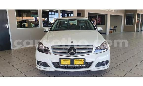 Acheter Occasion Voiture Mercedes-Benz C–Class Blanc à Import - Dubai, Maseru Acheter Occasion Voiture Mercedes-Benz C–Class Blanc à Import - Dubai, Maseru