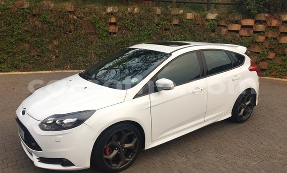 Acheter Occasion Voiture Ford Focus ST Blanc à Import - Dubai, Maseru Acheter Occasion Voiture Ford Focus ST Blanc à Import - Dubai, Maseru
