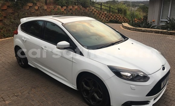 Acheter Occasion Voiture Ford Focus ST Blanc à Import - Dubai, Maseru Acheter Occasion Voiture Ford Focus ST Blanc à Import - Dubai, Maseru