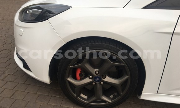 Acheter Occasion Voiture Ford Focus ST Blanc à Import - Dubai, Maseru Acheter Occasion Voiture Ford Focus ST Blanc à Import - Dubai, Maseru