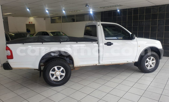 Sayi Na hannu Isuzu KB White Mota in Maseru a Maseru Sayi Na hannu Isuzu KB White Mota in Maseru a Maseru