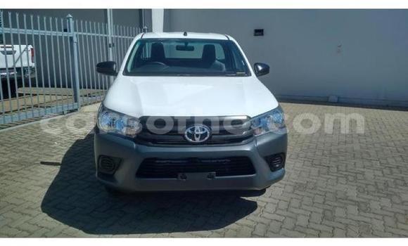 Sayi Na hannu Toyota Hilux Silver Mota in Maseru a Maseru Sayi Na hannu Toyota Hilux Silver Mota in Maseru a Maseru