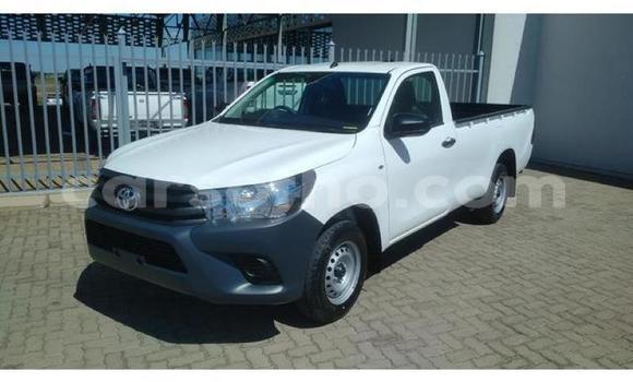 Sayi Na hannu Toyota Hilux Silver Mota in Maseru a Maseru Sayi Na hannu Toyota Hilux Silver Mota in Maseru a Maseru