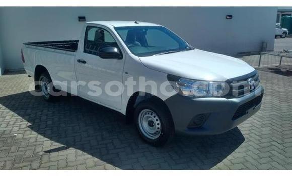 Sayi Na hannu Toyota Hilux Silver Mota in Maseru a Maseru Sayi Na hannu Toyota Hilux Silver Mota in Maseru a Maseru